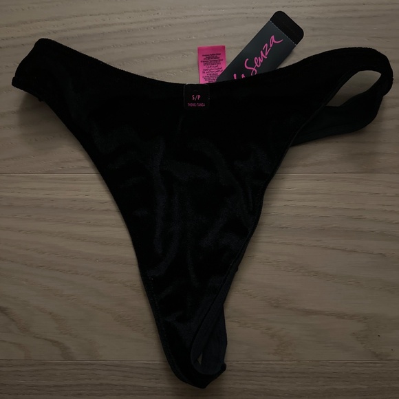 La Senza Black Lace Lingerie (set) - Picture 2 of 4